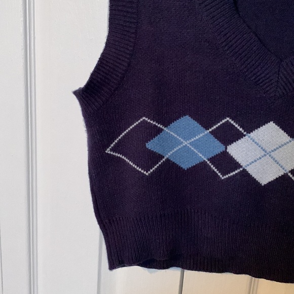 Navy Blue Argyle Cropped Sweater Vest - Picture 2 of 4